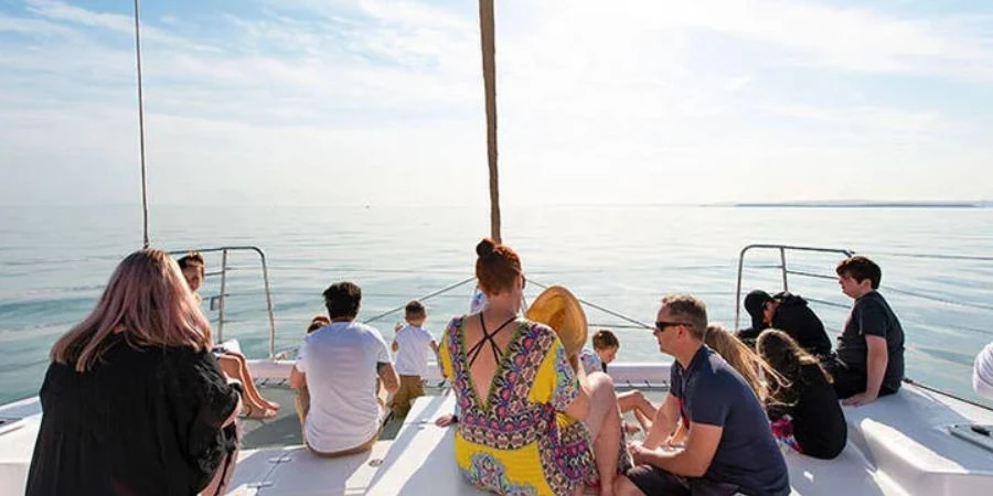 Island Picnic at Cinque Island – A Remote Luxury Yacht Experience